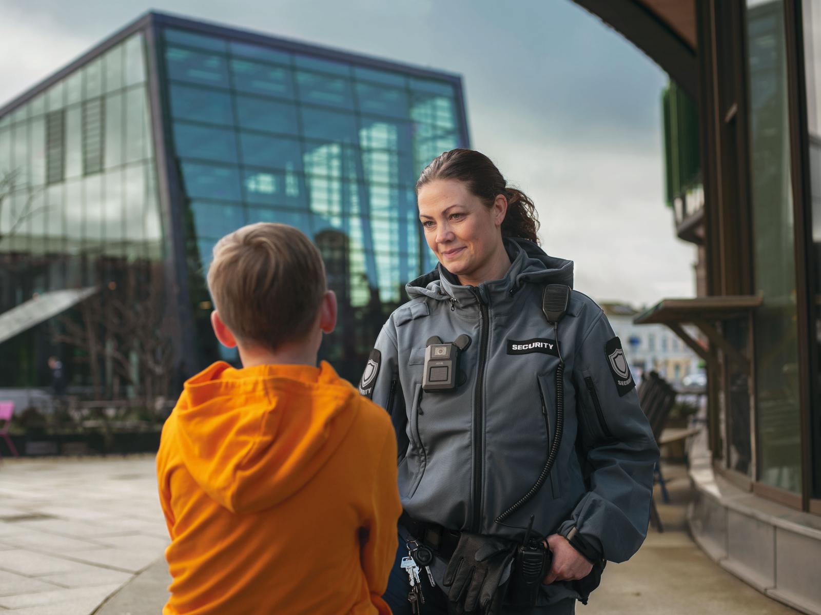 w100_security_guard_w_boy_2002_2600px